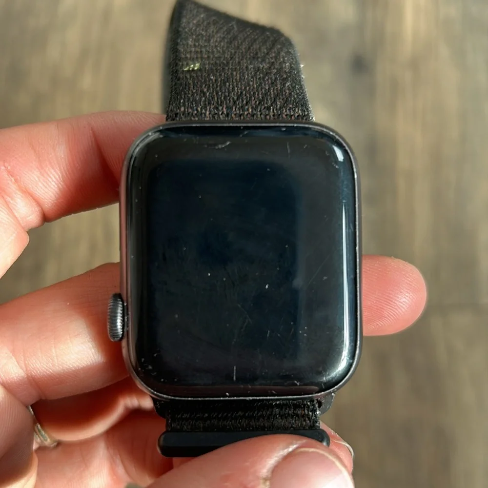 Apple 4 44mm watch